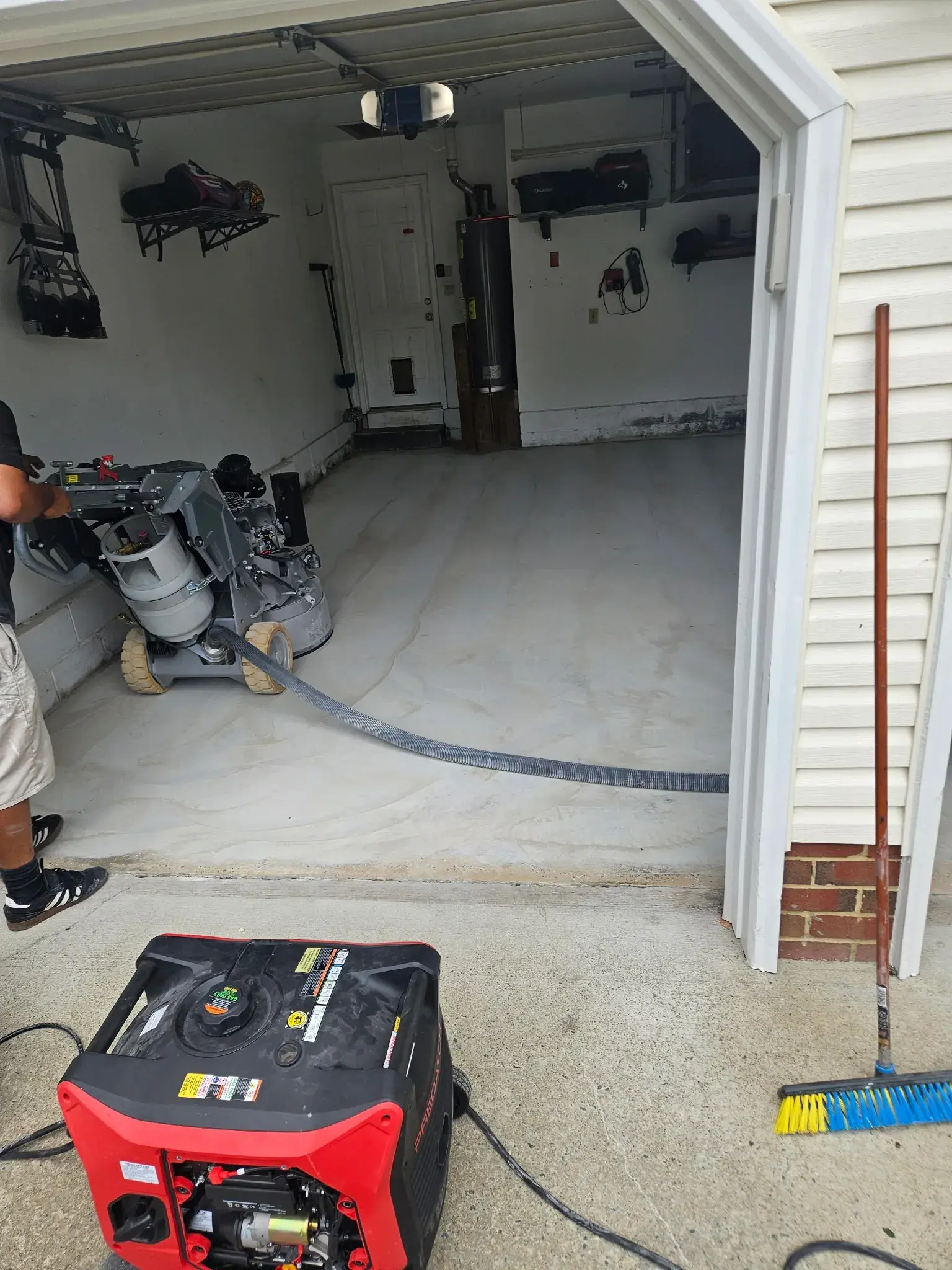 Full-flake polyaspartic garage floor